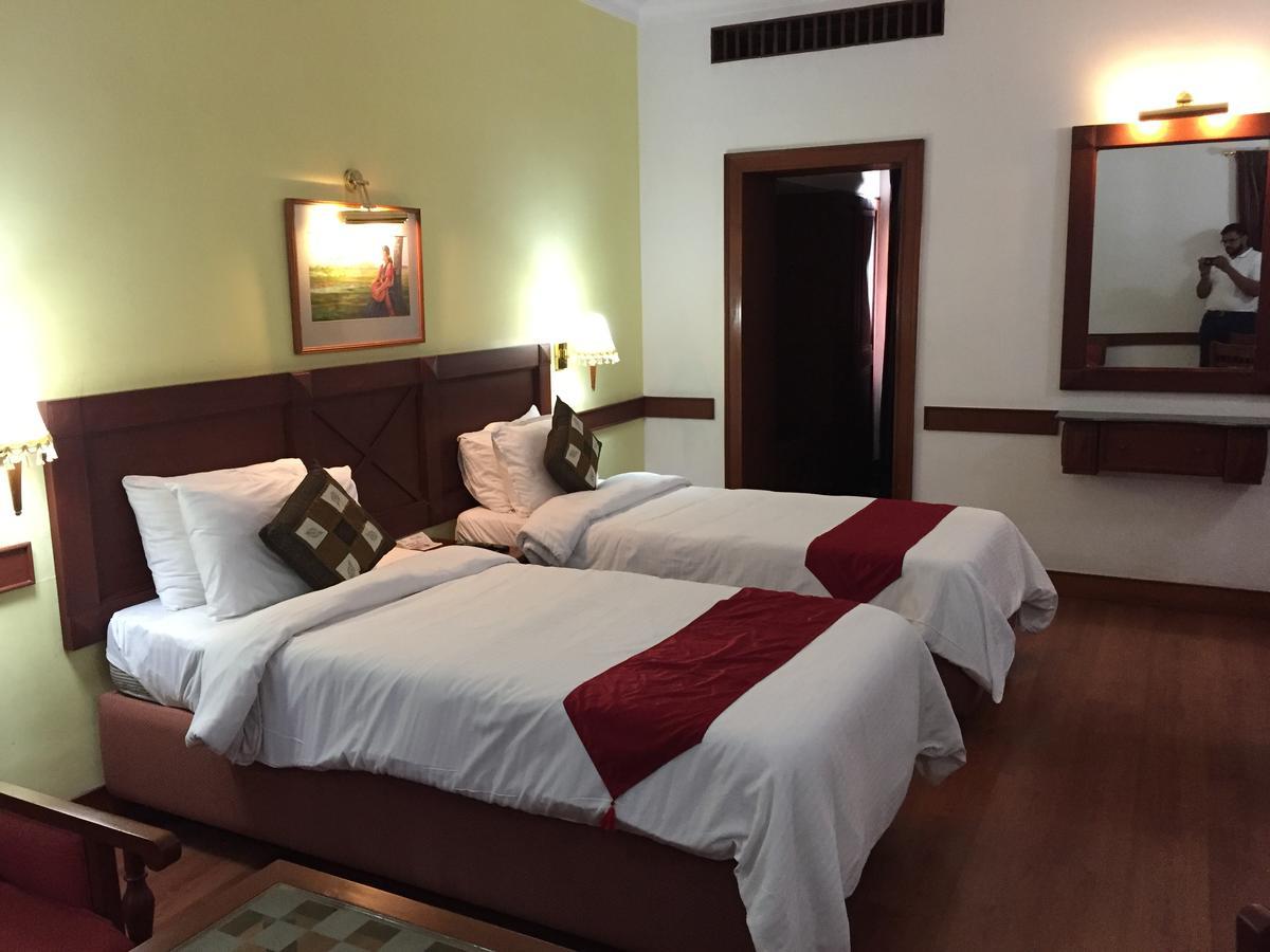 The Mascot Hotel - A Heritage Living Experience Thiruvananthapuram Exteriör bild